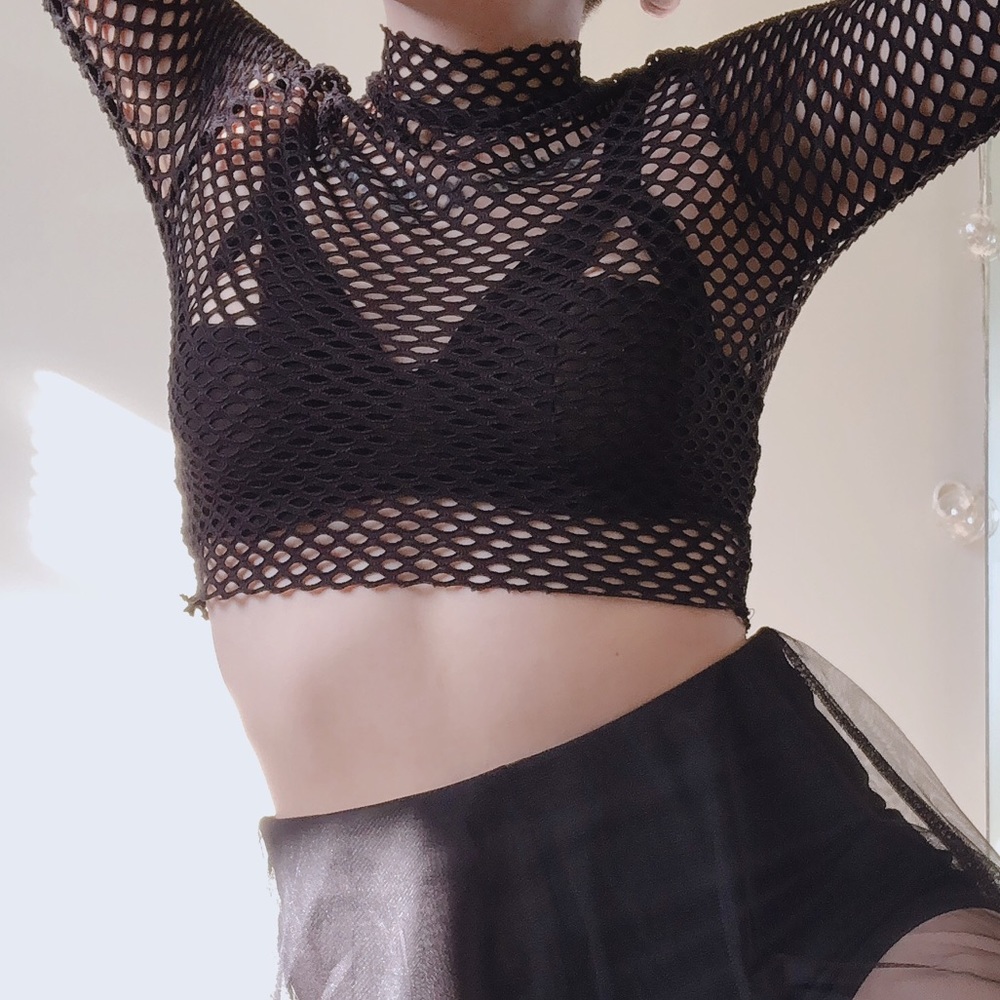 Long sleeve crop top